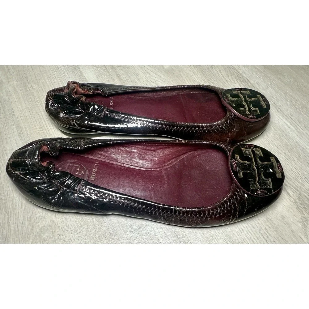 Tory Burch Reva Ballet Flats Dark Brown Patent Leather Embellished Logo sz 5